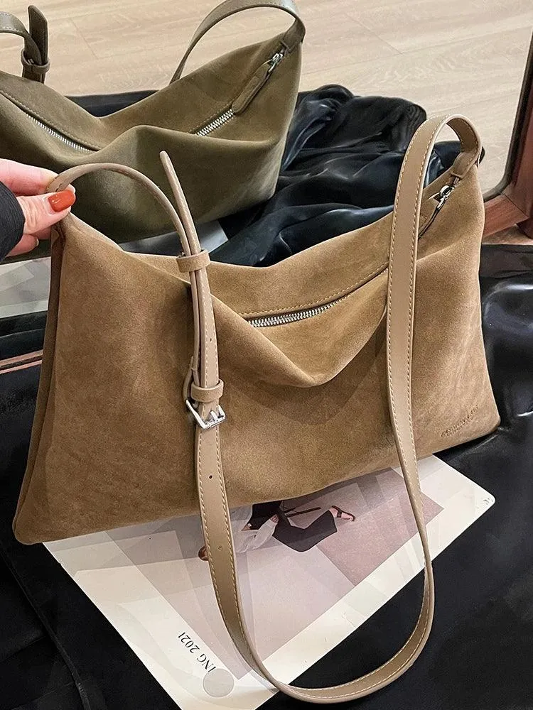 Claudia – Classic refined design – Suede crossbody