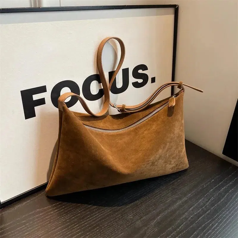 Claudia – Classic refined design – Suede crossbody