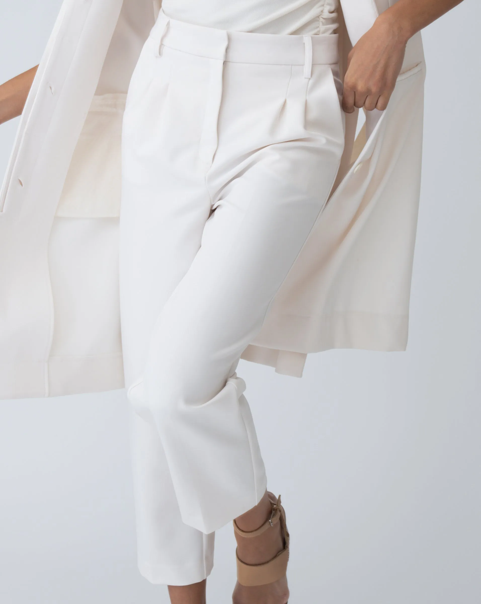 Essential Pleated Cropped Pant