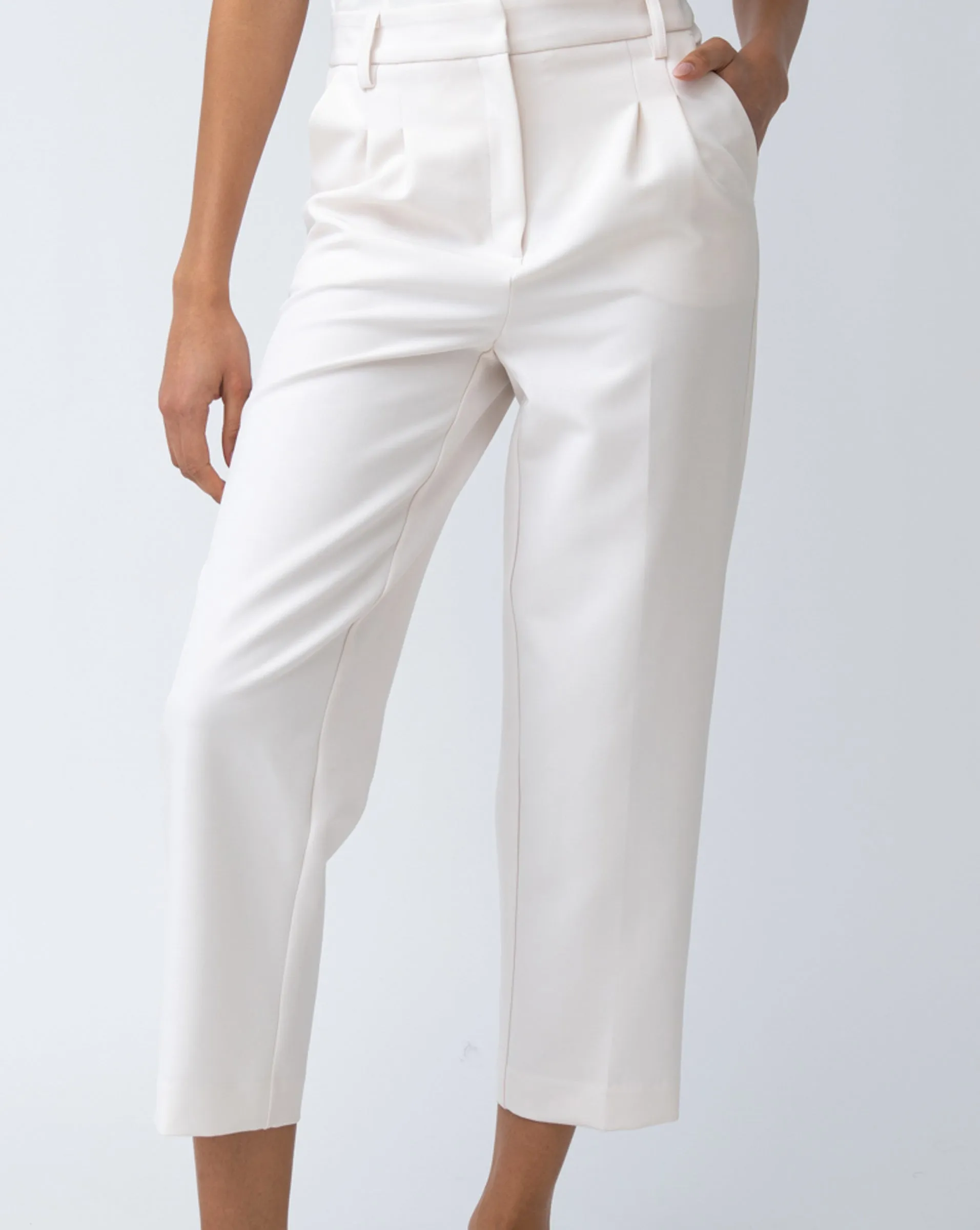 Essential Pleated Cropped Pant