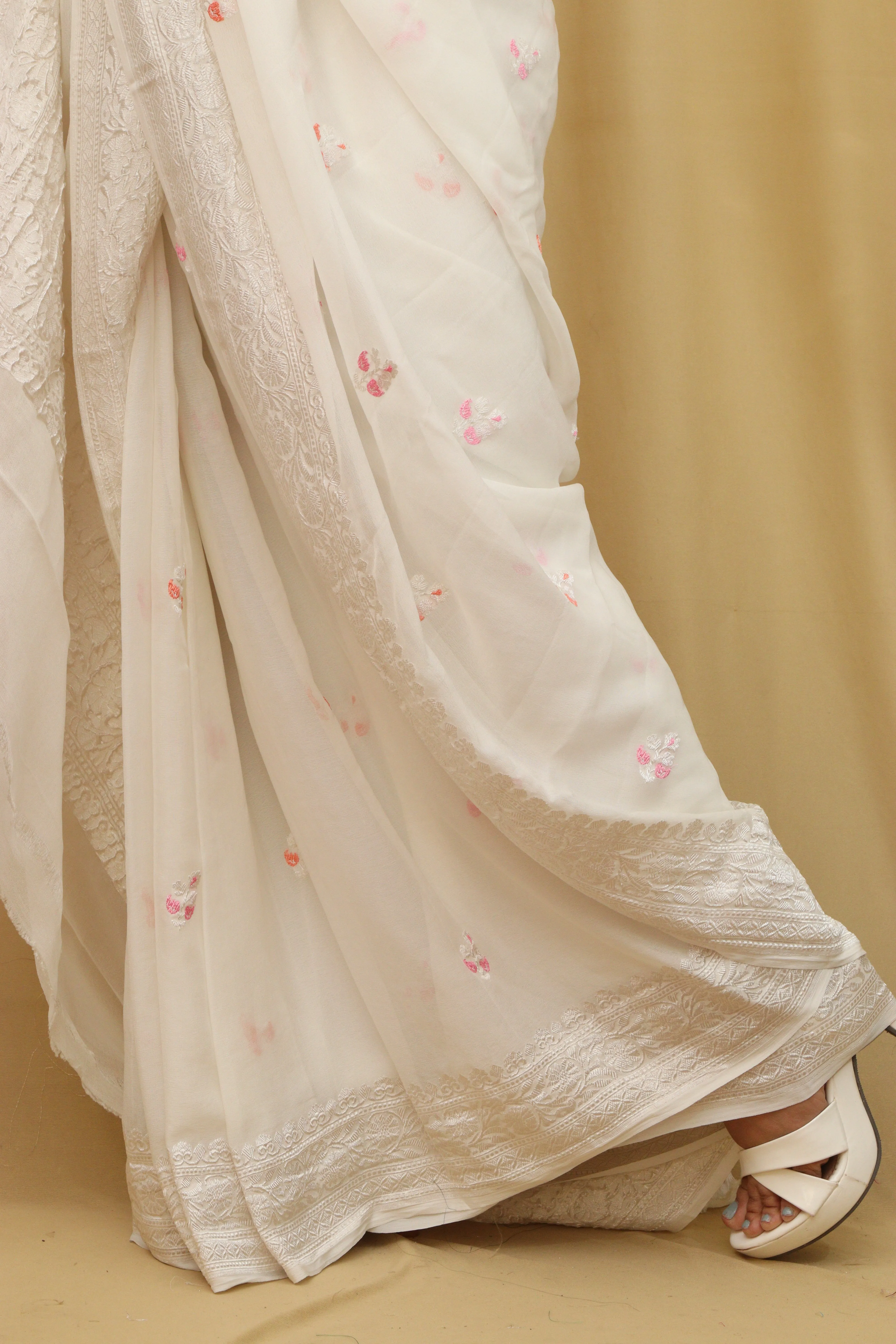 Exquisite Dyeable Banarasi Georgette Saree