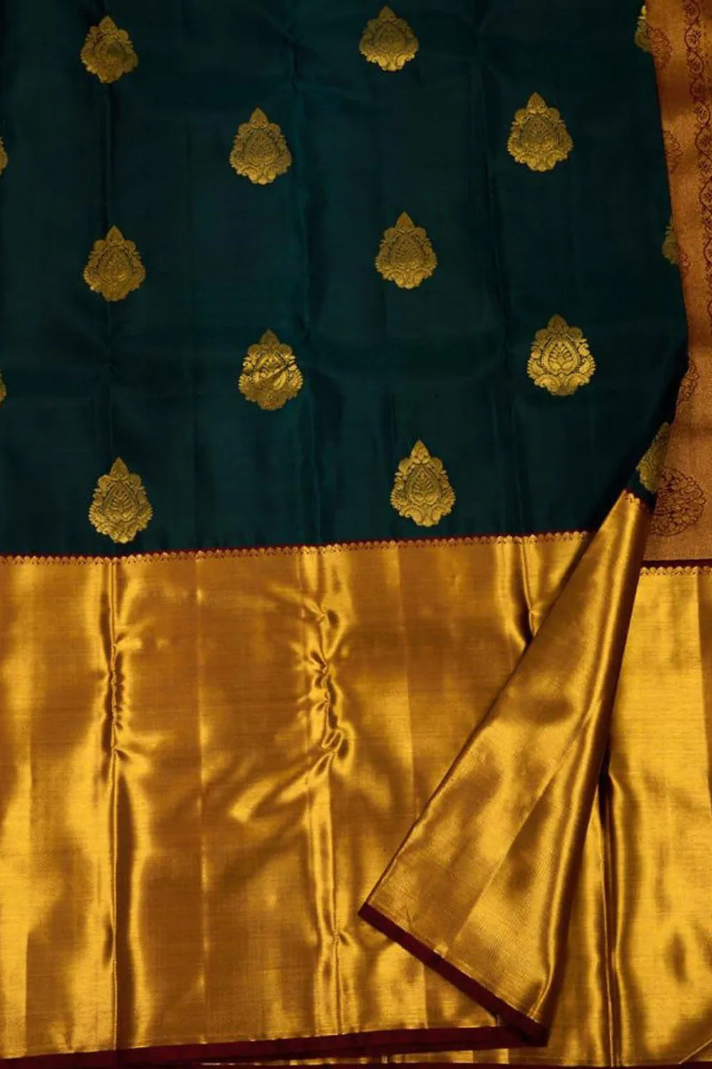 Exquisite Green Kanjeevaram Silk Saree - Handloom Beauty