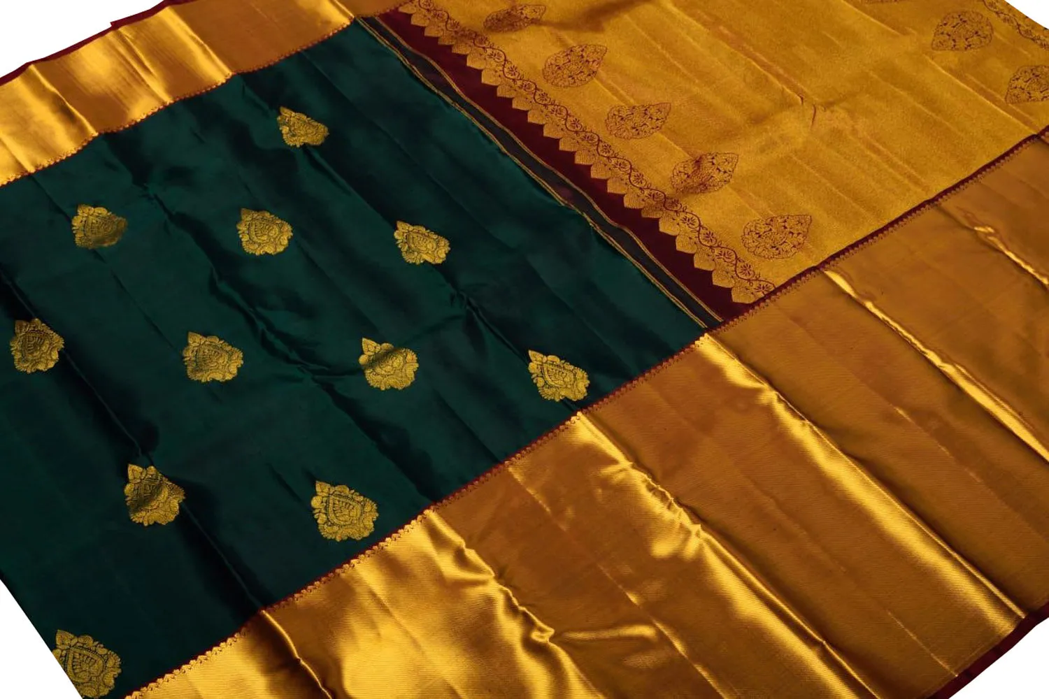 Exquisite Green Kanjeevaram Silk Saree - Handloom Beauty