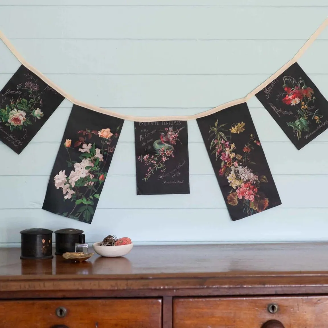 Lazy Bones Exquisite Perfume Garland