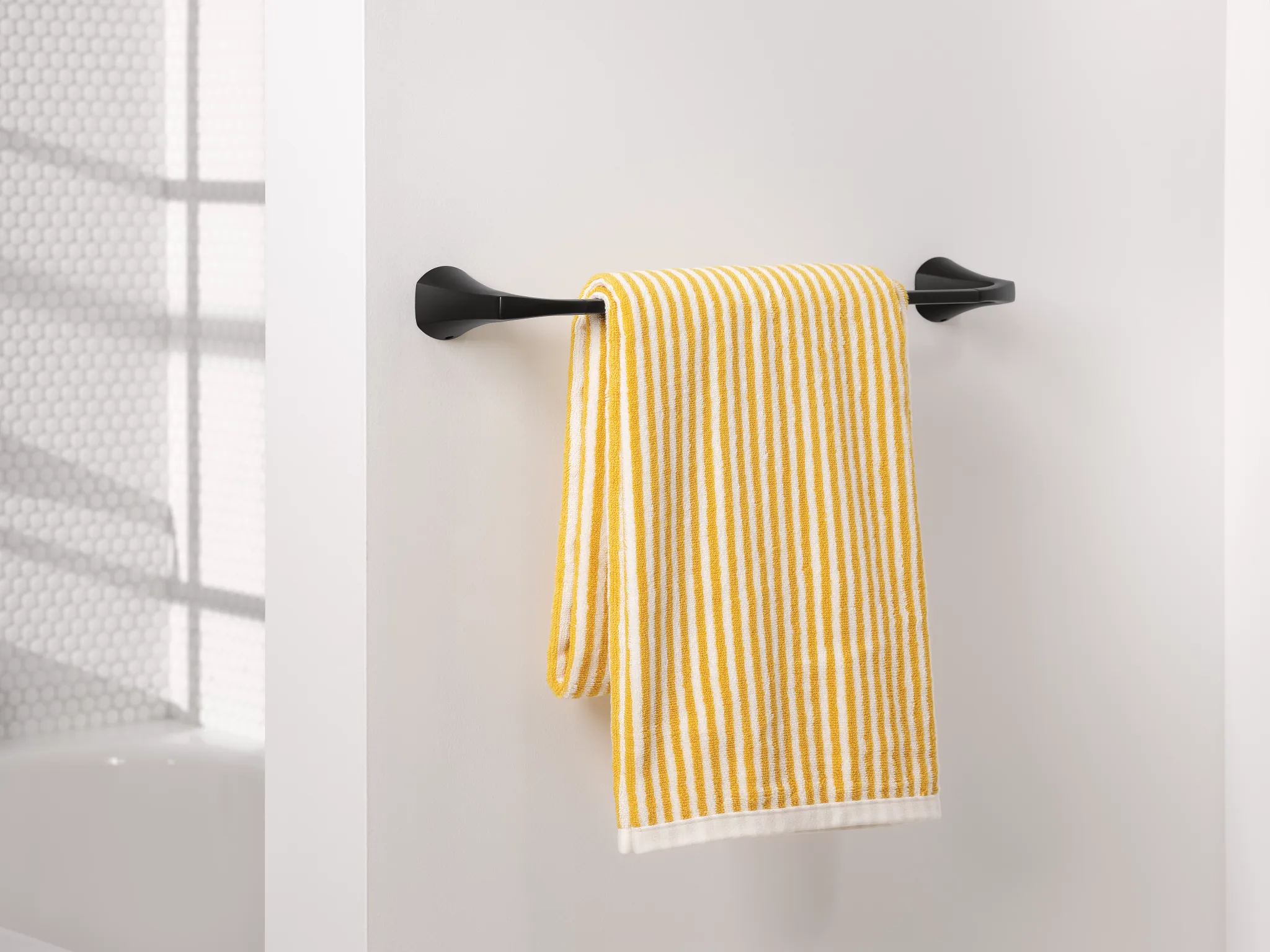 Lindor 18" Towel Bar
