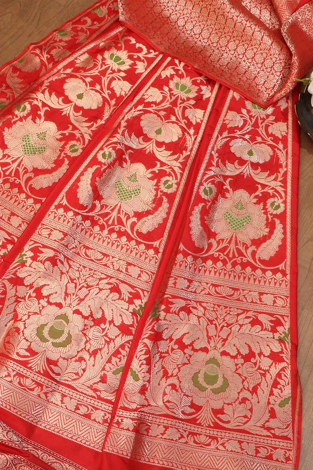 Red Banarasi Silk Lehenga Set: Exquisite Elegance