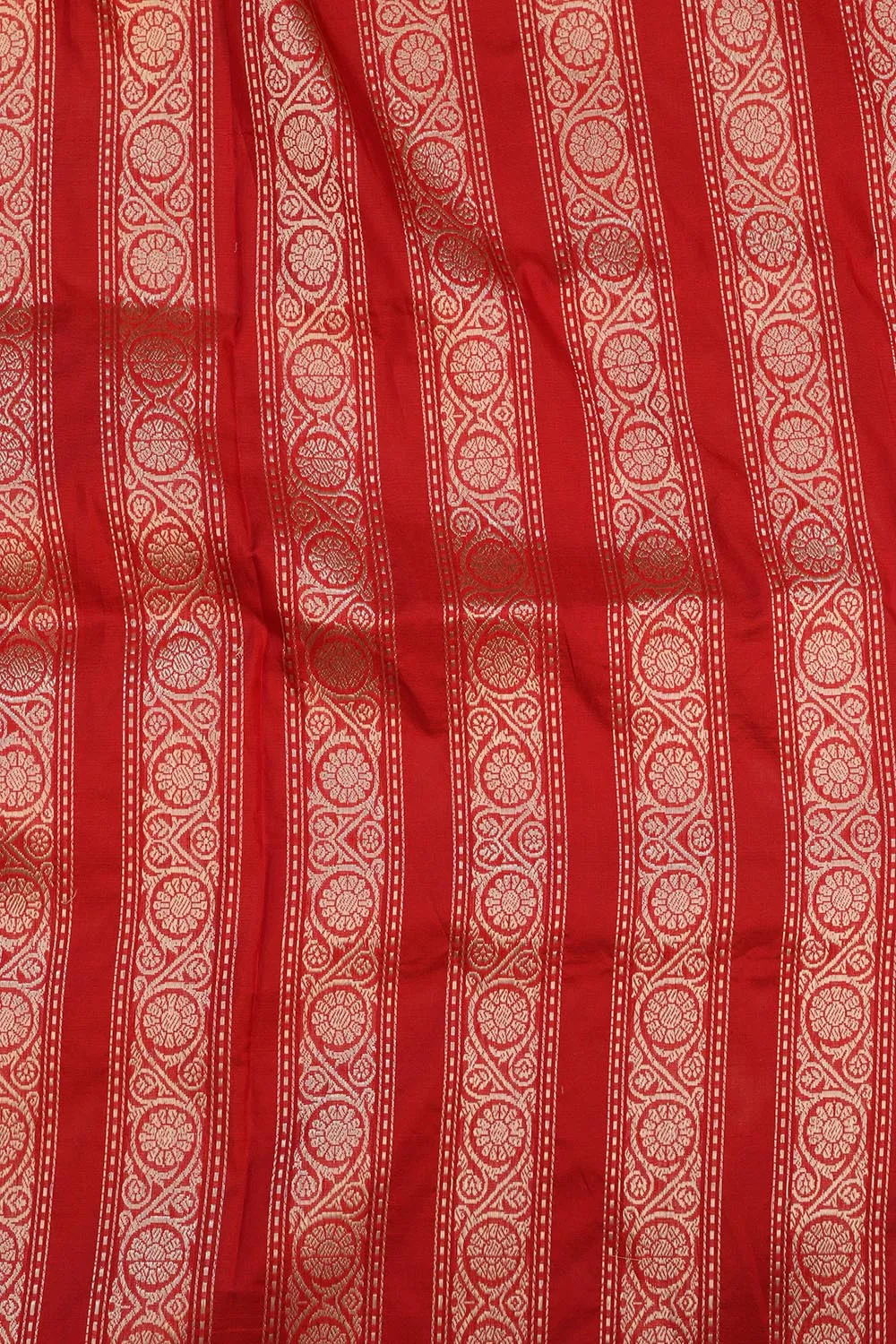 Red Banarasi Silk Lehenga Set: Exquisite Elegance
