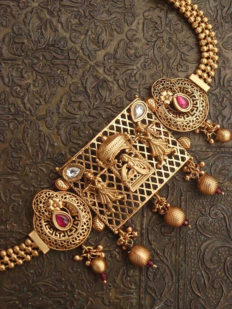 Regal Charm: Luxurionworld's Exclusive Necklace Set for Elegant Occasions