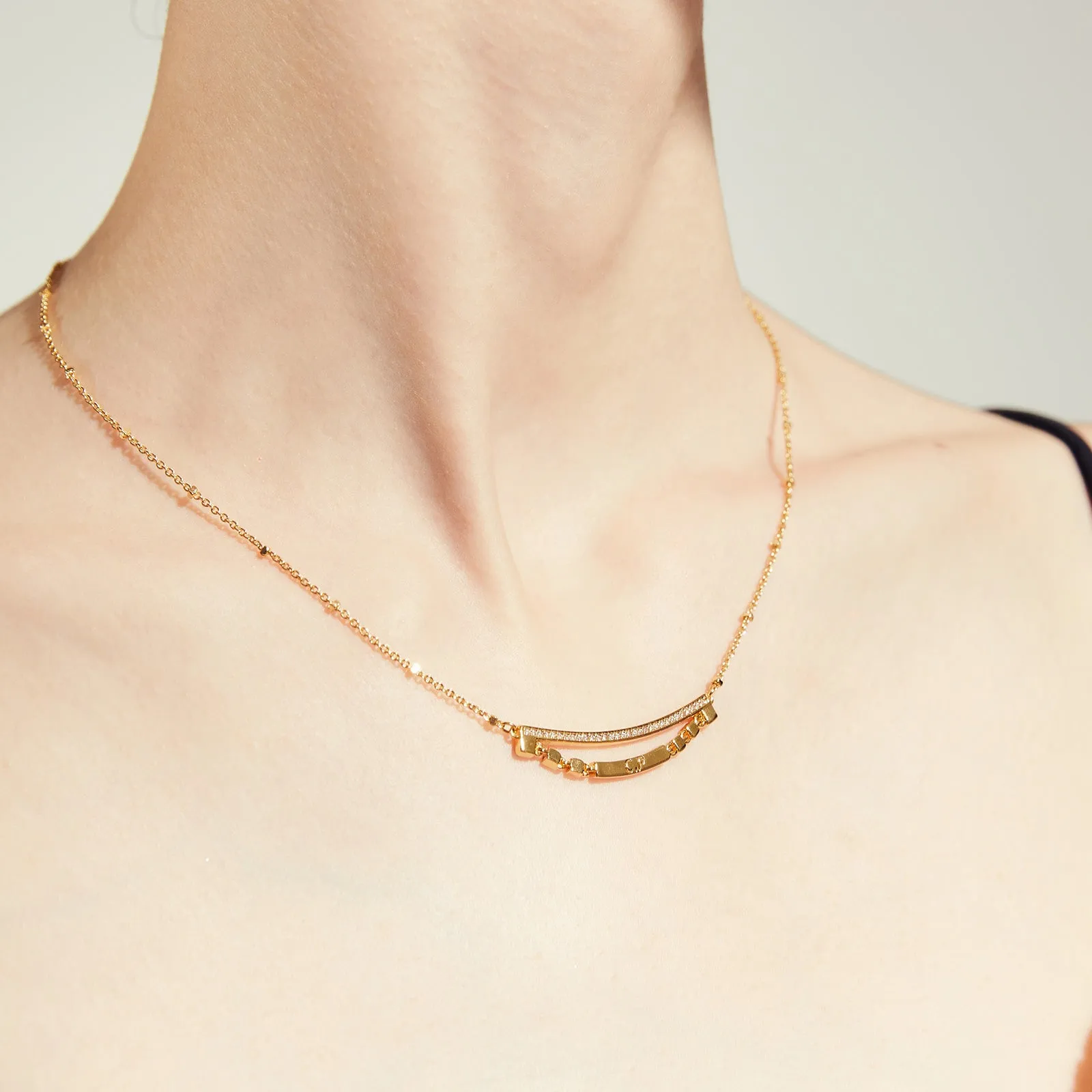 Sparkling Curve Necklace